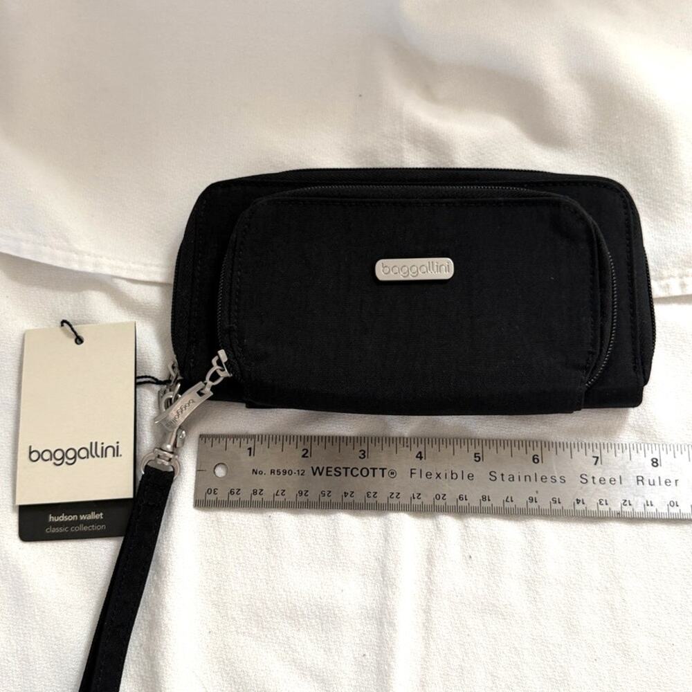 Baggallini Black "Hudson" Zippered Wallet Classic Collection NWT